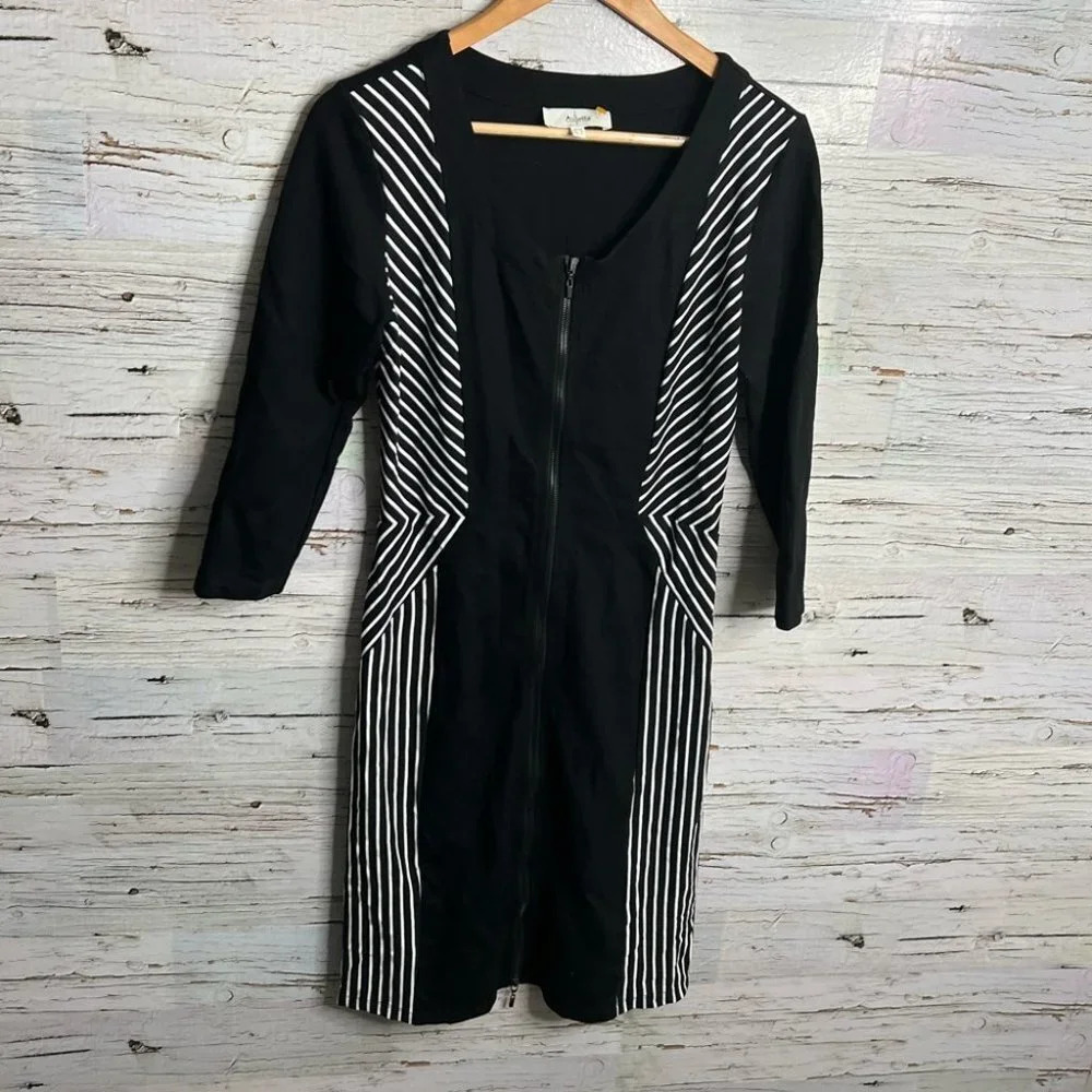 Colletta black striped white long  sleeve side 6